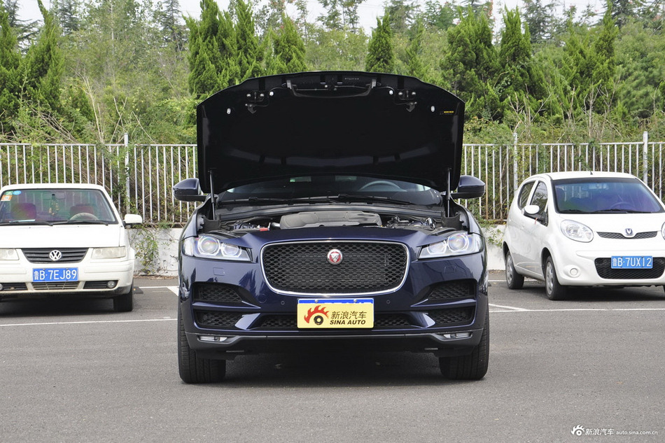 2018款捷豹F-PACE 2.0T自动四驱都市尊享版