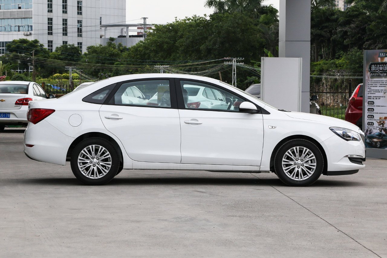 2016款英朗1.5L自动精英型15N 雪域白