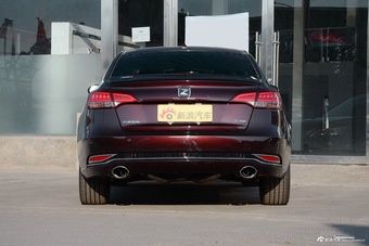 2016款众泰Z700 1.8T自动DCT典雅型 宝石红