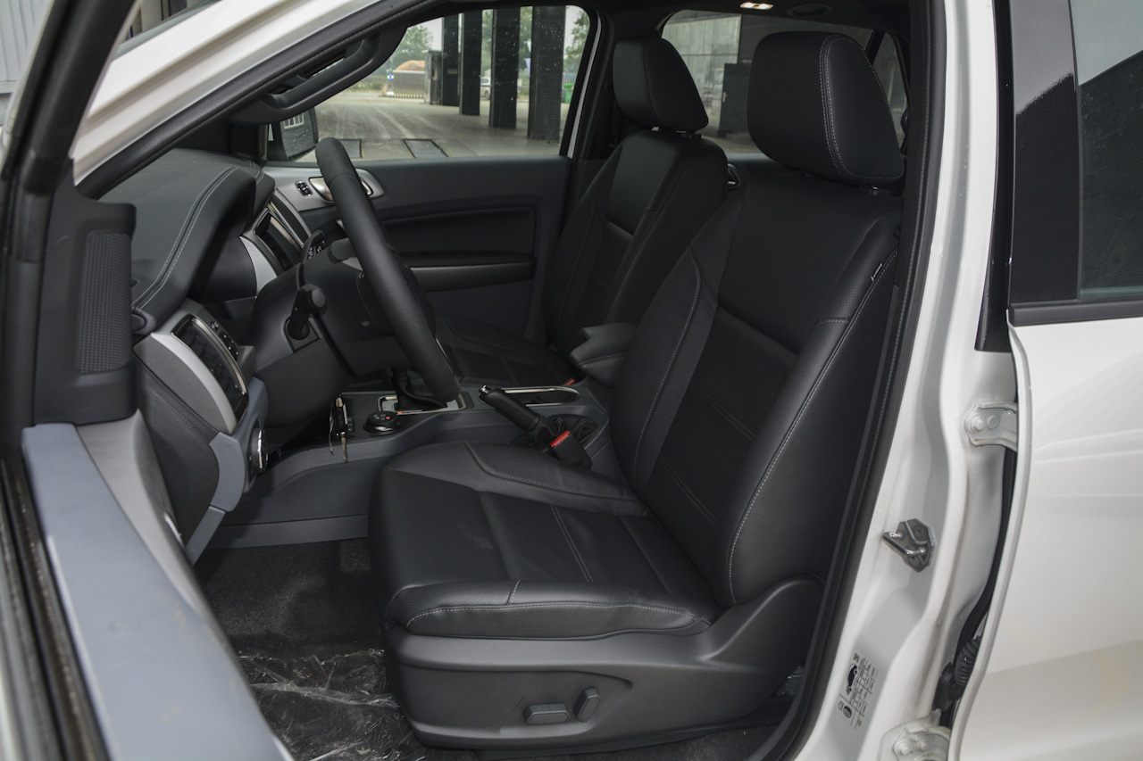 2017款撼路者2.0T自动四驱豪华版汽油5座