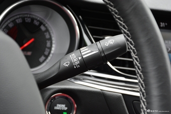 2018款君威GS 2.0T自动穿越火线联名限量版28T