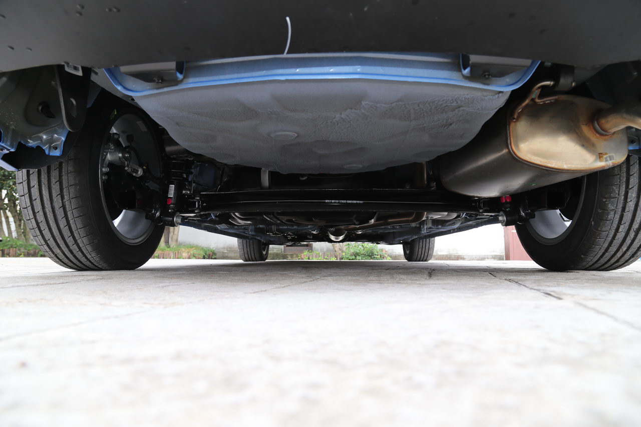 2017款吉利帝豪1.3T手动三厢百万款向上版