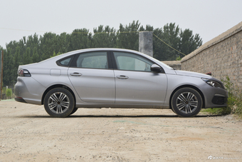 2018款标致308 1.6L手动时尚版