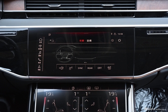 2018款奥迪A8L 3.0T自动55 TFSI quattro尊贵型