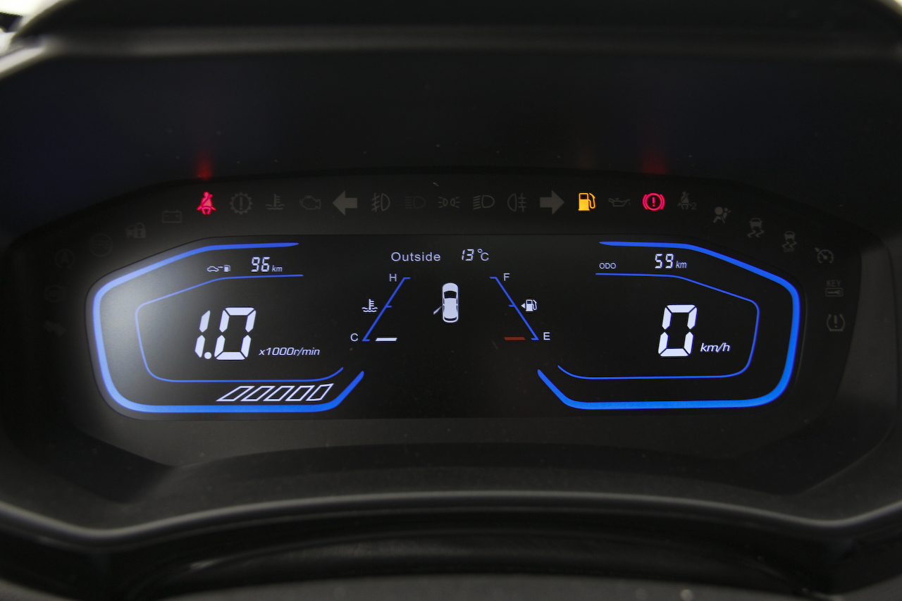 2017款长安欧尚A800 1.5T手动豪享型