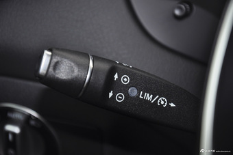 2016款奔驰GLA级 GLA200 1.6T自动时尚型