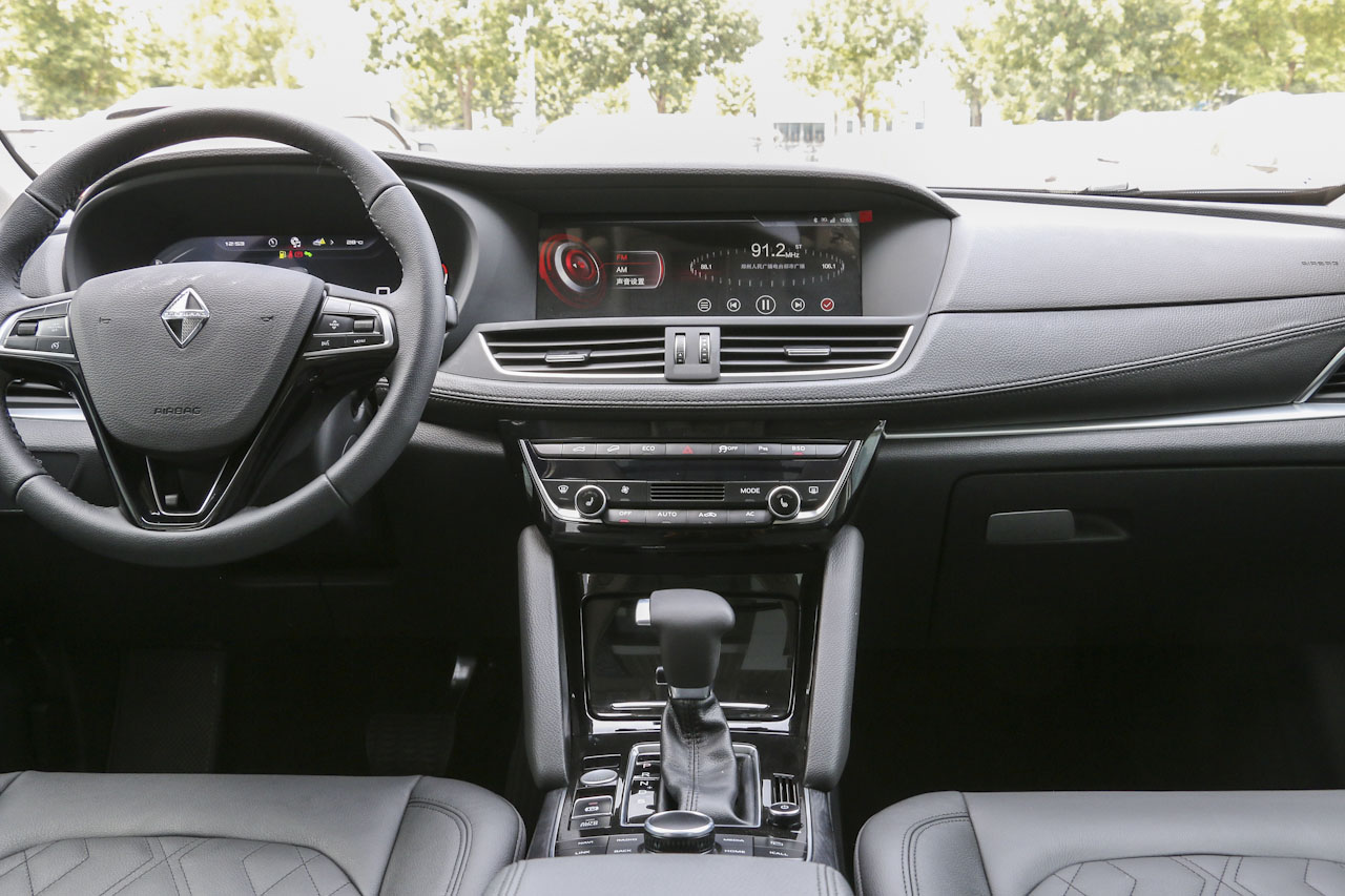 2018款宝沃BX7 2.0T自动28T两驱质享型5座