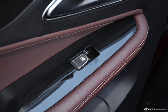 2017款宝骏560 1.5T DCT旗舰型7座