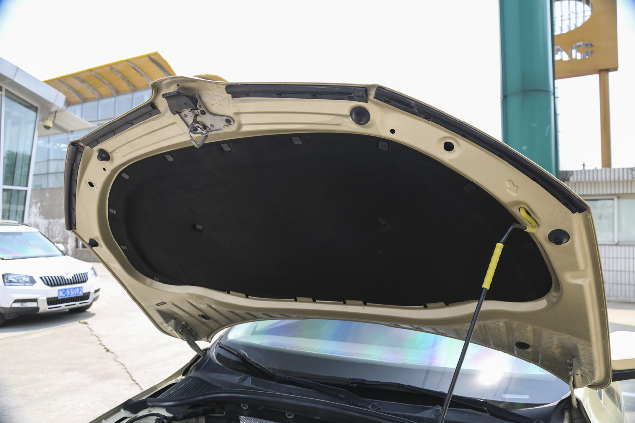 2016款明锐 1.6L手动智行版 流光金