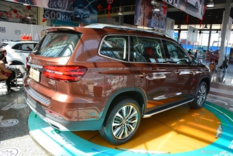 2018款荣威RX8 2.0T自动智联网四驱旗舰版