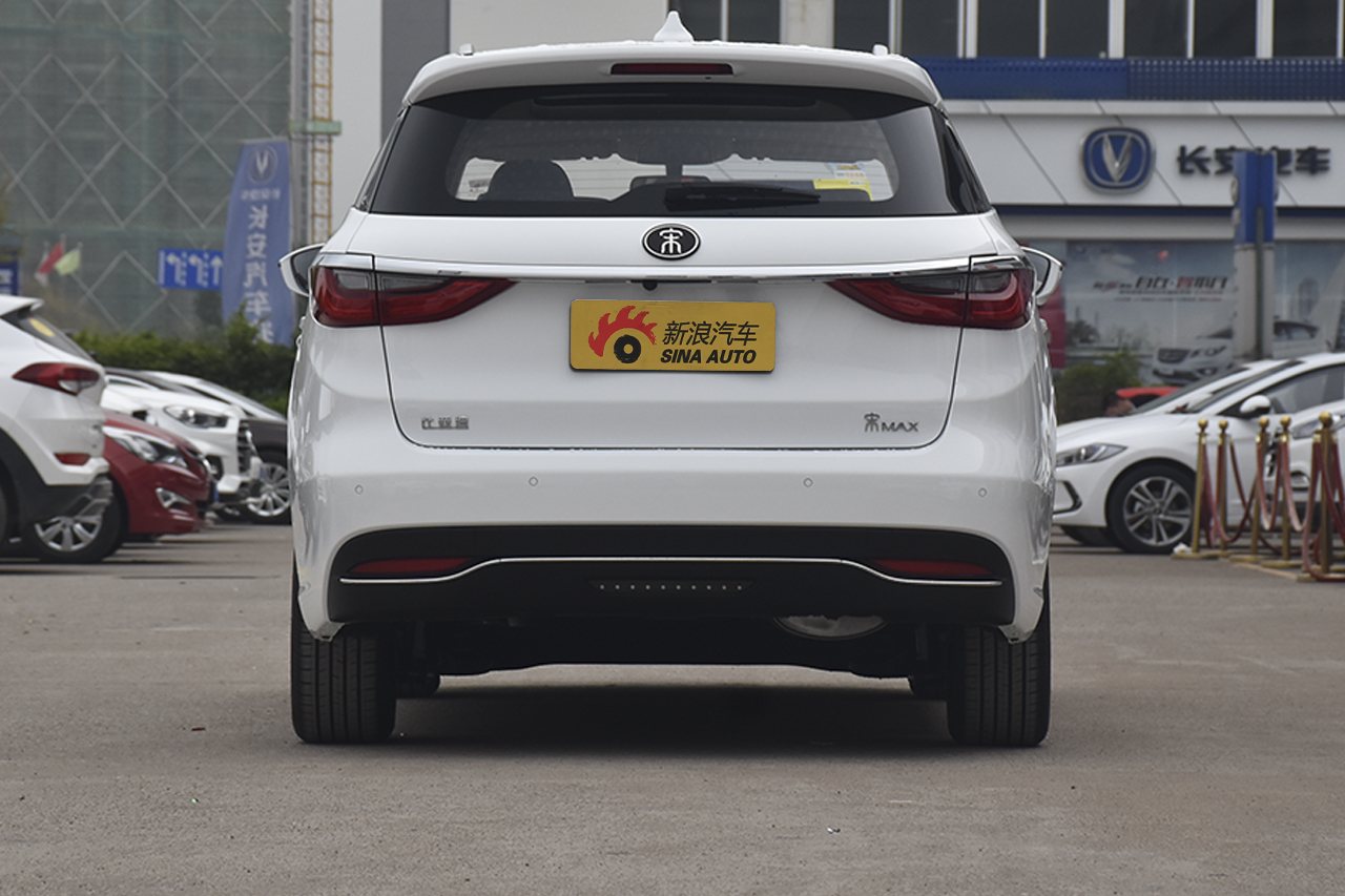 2017款比亚迪宋MAX 1.5T自动互联精英型