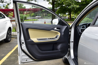 2015款海马福美来1.6L手动品尚型