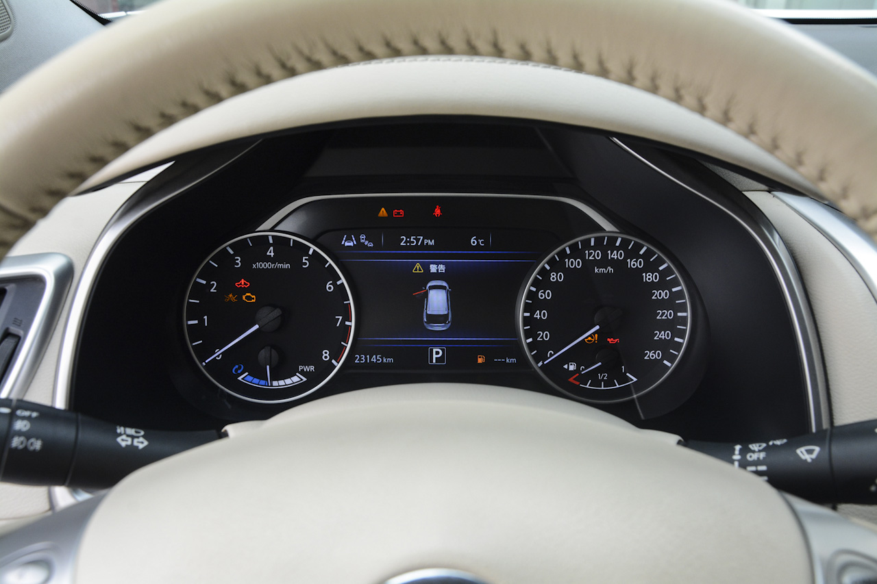 2017款楼兰2.5L自动S/C XV HEV混动四驱旗舰版