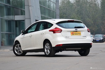 2017款福克斯两厢1.6L自动舒适型智行版 珠光白