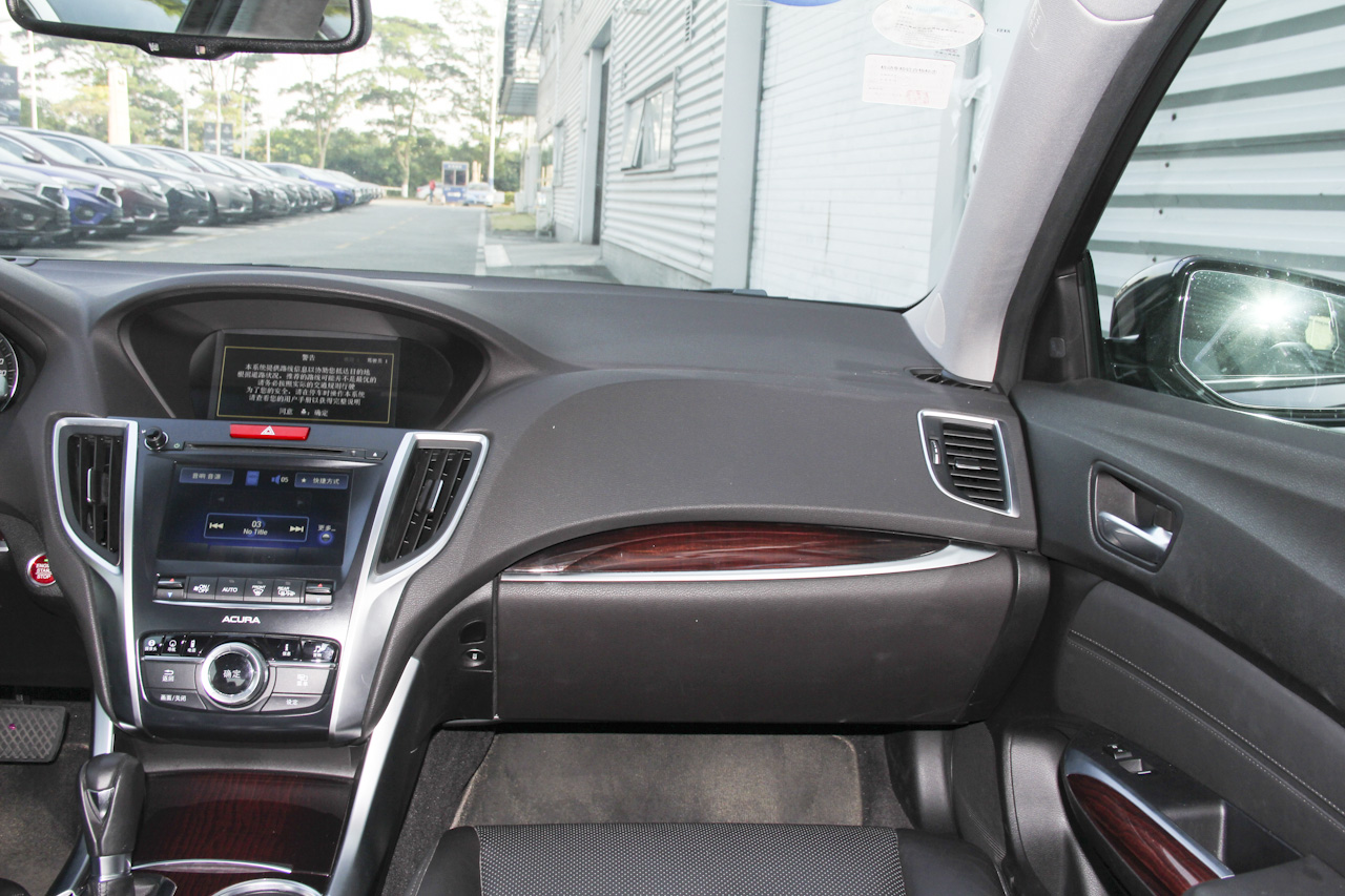 2015款讴歌TLX 2.4L自动精英版
