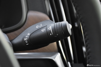 2018款沃尔沃S90 2.0T自动T5智雅版