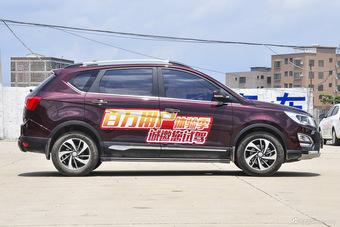 2016款宝骏560 1.8L AMT智能手动版豪华型 勃艮第红