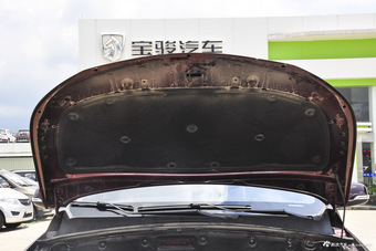 2016款宝骏560 1.8L AMT智能手动版豪华型 勃艮第红