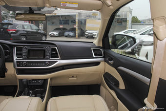 2018款汉兰达2.0T自动两驱精英版7座