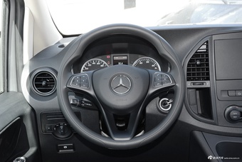 2016款奔驰威霆2.0T自动精英版 太空银