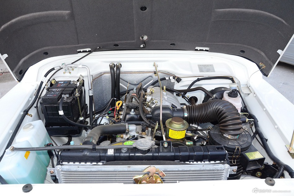 2016款战旗皮卡2.2L手动汽油双排豪华型4G22B