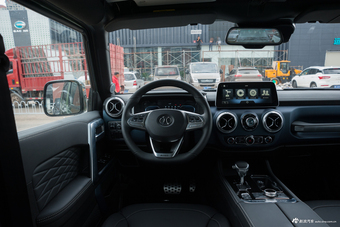 2018款北京BJ40 PLUS 2.3T自动四驱尊享版