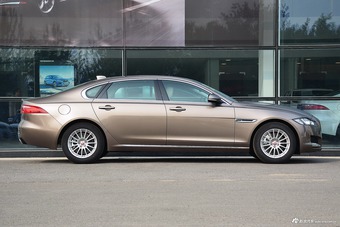 2017款捷豹XFL 2.0T自动200PS精英版