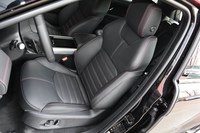 2017款揽胜极光2.0T自动绚黑限量版