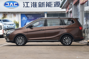 2017款宝骏730 1.5T自动风尚型7座
