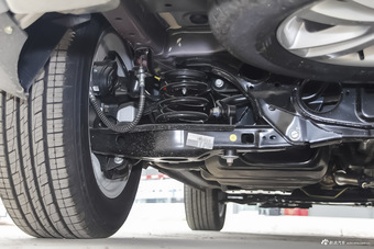 2016款 野马汽车 T70  1.8L 手动精英款 波尔多红