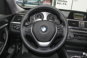 2016款宝马3系GT 320i 2.0T自动设计套装型 矿石白