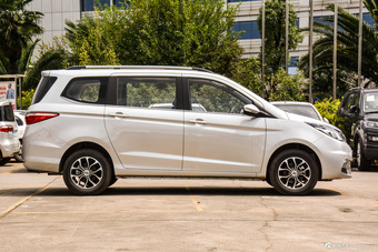 2016款长安欧尚1.5L手动豪华型