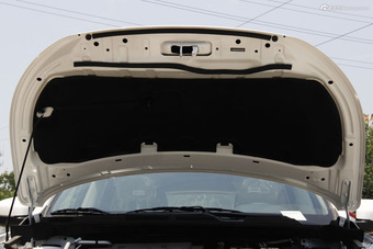 2015款启辰T70 1.6L手动睿行版 和玉白