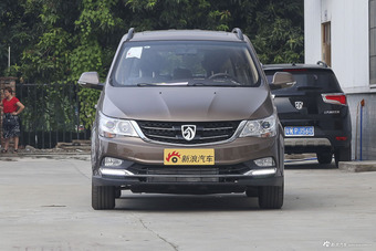 2016款宝骏730 1.5T手动豪华版 7座