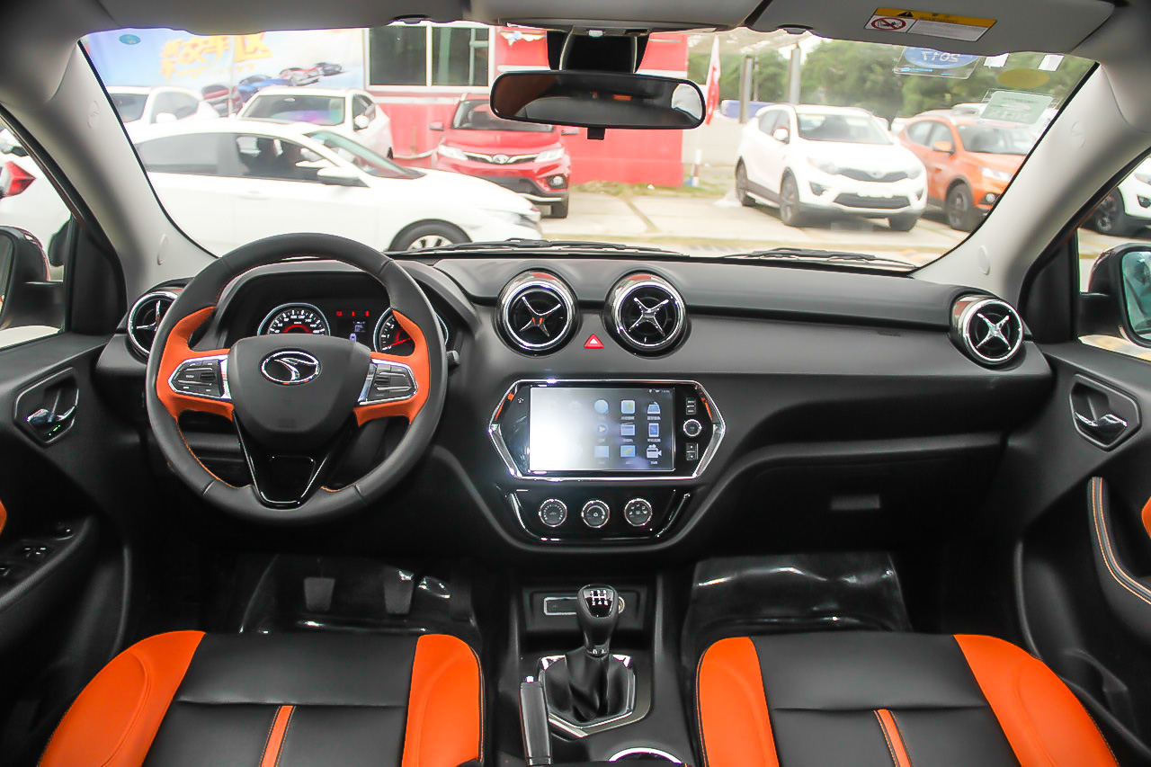 2016款东南DX3 1.5L手动劲彩版