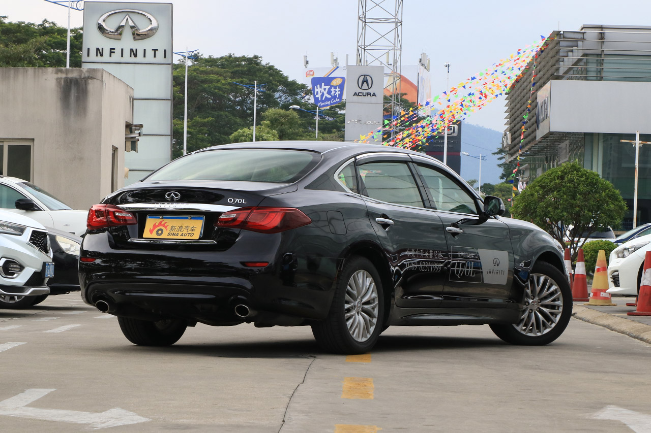 2017款英菲尼迪Q70L 2.5L自动豪华版