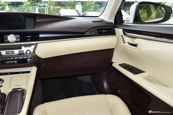 2015款雷克萨斯ES 2.5L自动300h尊贵版