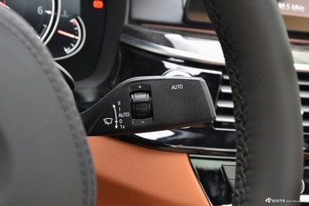 2018款宝马5系2.0T自动530Li尊享型 M运动套装