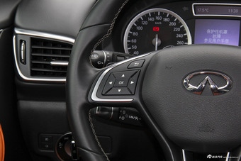 2017款英菲尼迪QX30 1.6T自动两驱运动版