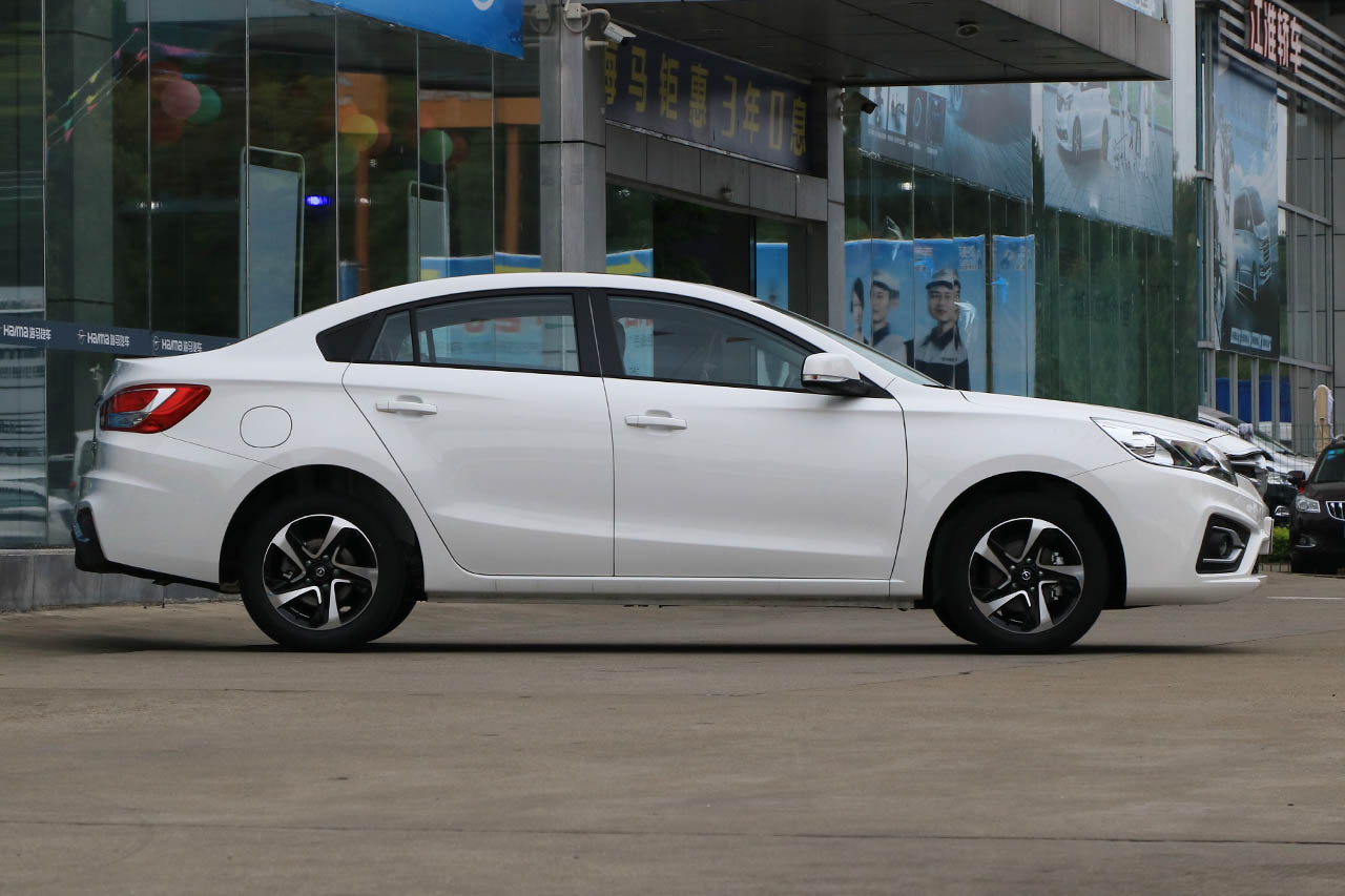 2017款海马福美来1.6L自动豪华型