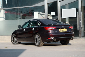 2016款众泰Z700 1.8T自动DCT典雅型 宝石红