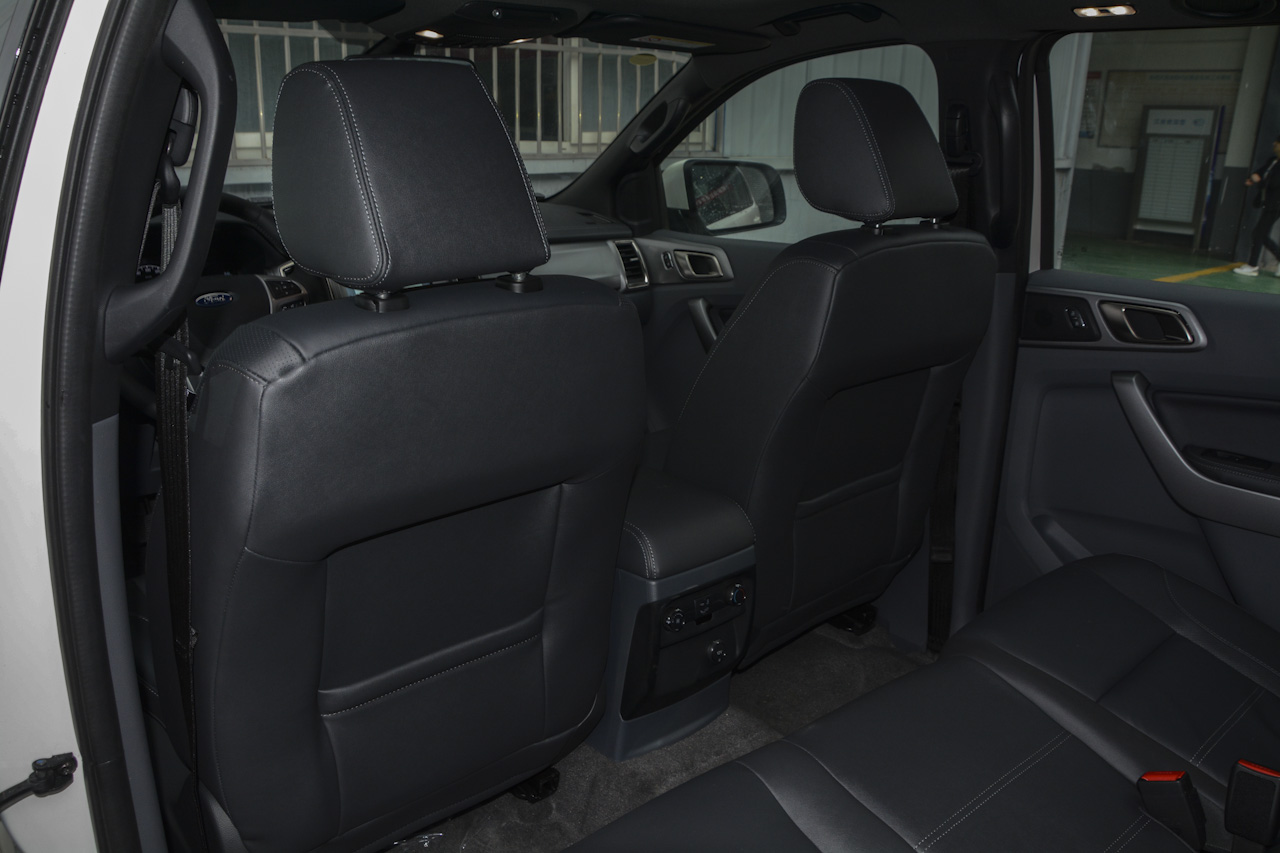 2017款撼路者2.0T自动四驱豪华版汽油5座