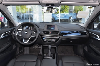 2018款宝马1系118i自动设计套装型图片