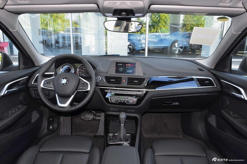 2018款宝马1系118i自动设计套装型