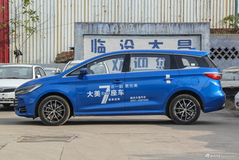 2017款比亚迪宋MAX 1.5T自动互联尊贵型 