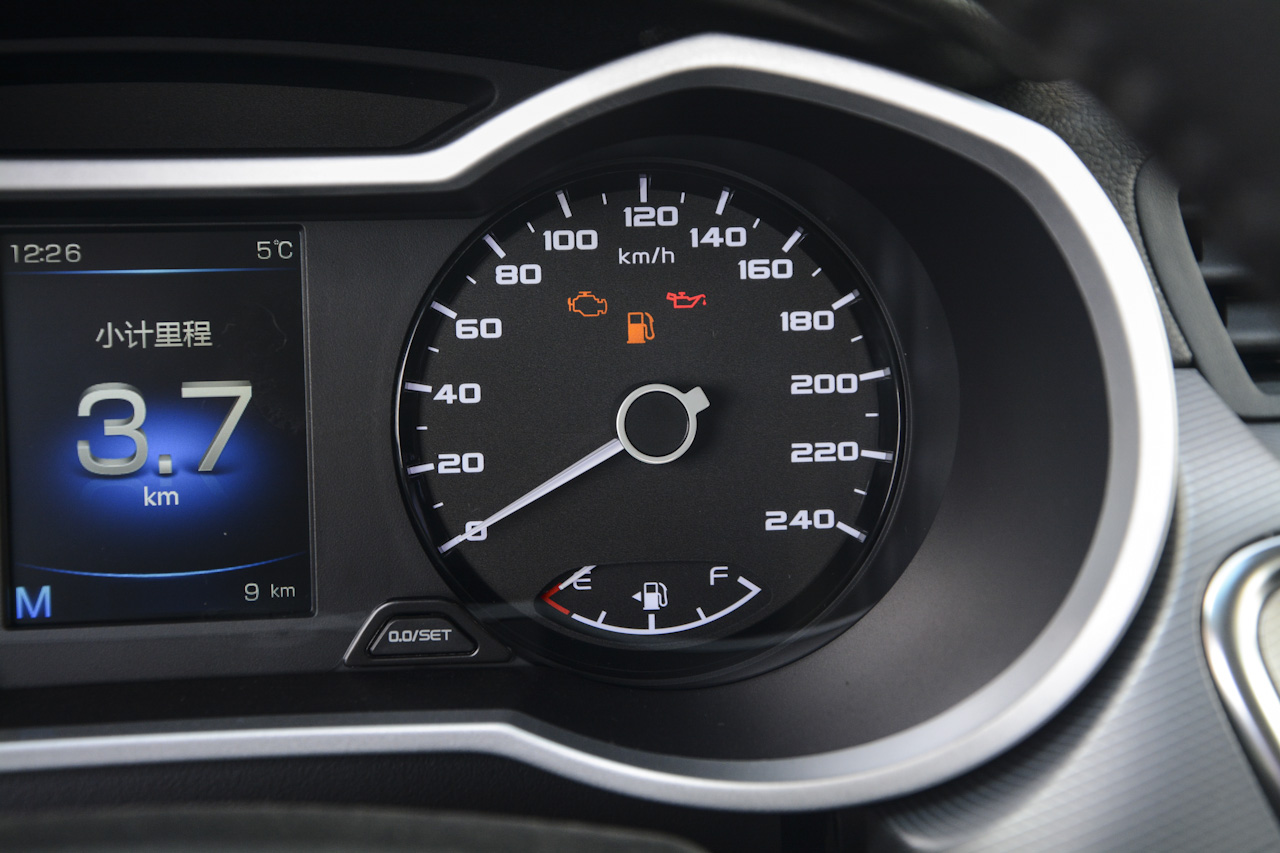 2018款吉利帝豪GL 1.8L手动精英智联型