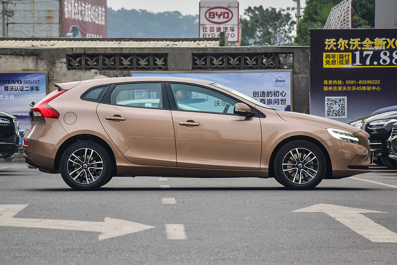 2017款沃尔沃V40 1.5T自动T3 智逸版