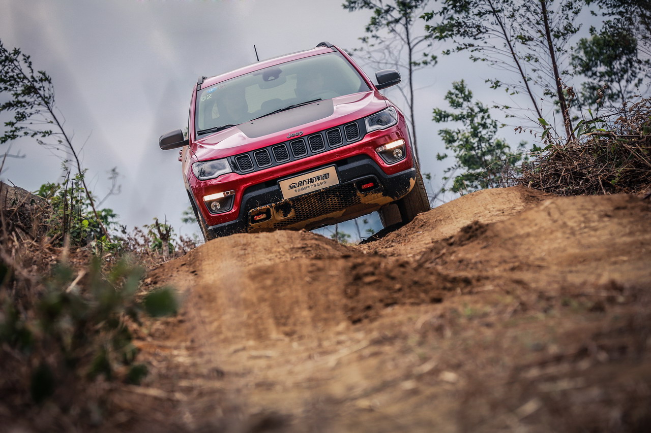 2017款指南者官方图