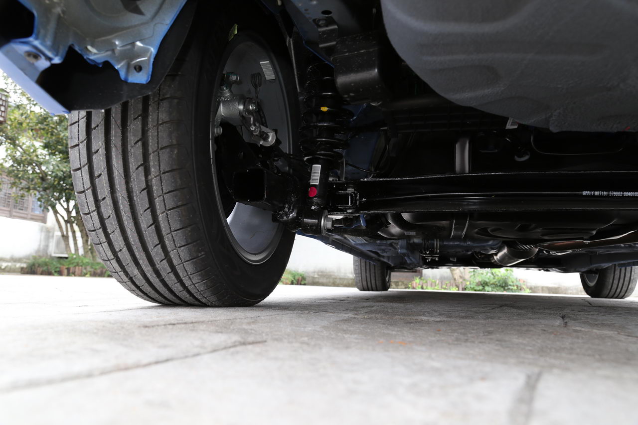 2017款吉利帝豪1.3T手动三厢百万款向上版