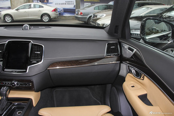 2016款沃尔沃XC90升级版 E驱混动 2.0T自动 T8智尊版